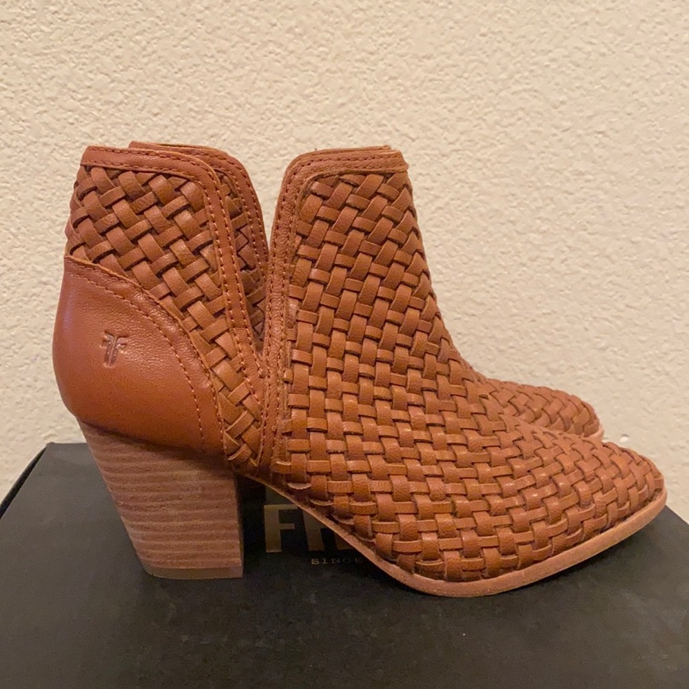 FRYE Reed Cut out woven bootie
